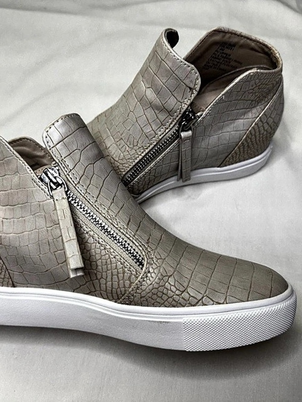 Steve Madden Caliber Taupe Croc Wedge Sneakers US 7.5